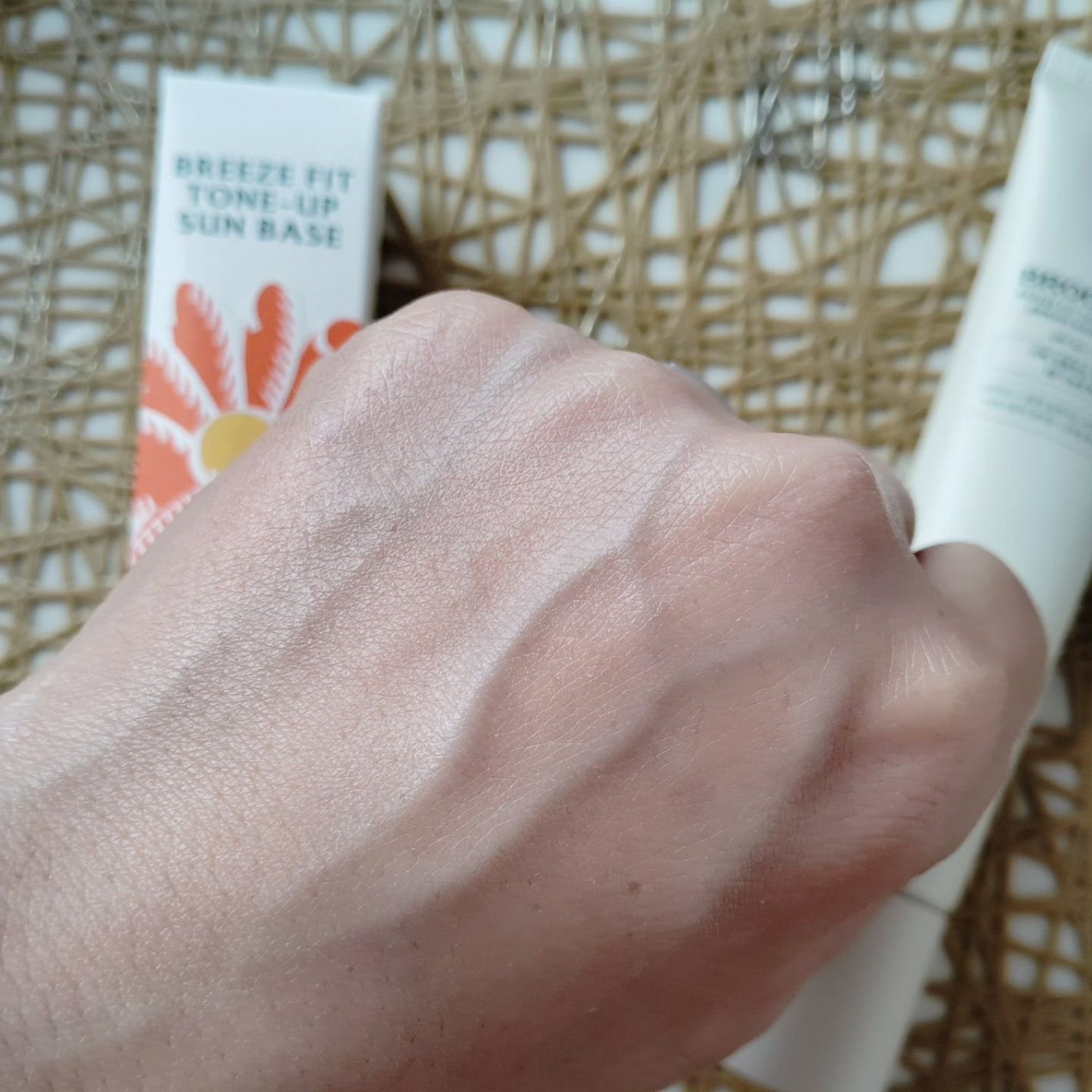 ブリーズフィット トーンアップ サンベース/BROOKESIA/日焼け止めクリームを使ったクチコミ(4枚目)