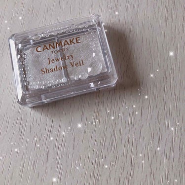 CANMAKE  Jewelry Shadow Veil


今回はアイシャドウの紹介です！
このアイシャドウはとてもラメがすごく、キラキラがヤバいです笑

大粒、小粒と2種類のラメがあって使いやすく、