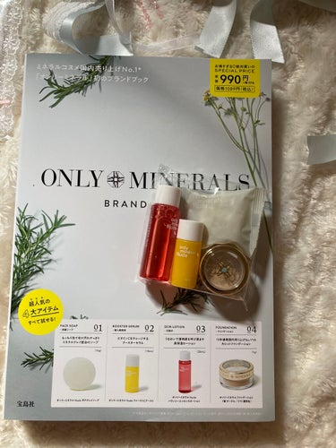 ONLY MINERALS
BRAND BOOK
宝島社
¥1.089(税込)


ムック本ゲットしましたー(*´꒳`*)
人気4大アイテムが試せる豪華本です！

1.オンリーミネラル Nude ポアク