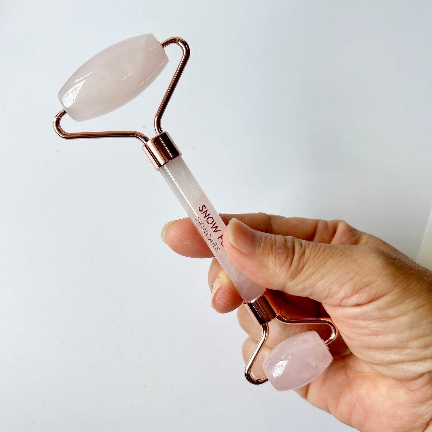 ローズ クォーツ フェイシャル ローラー/SNOW FOX SKINCARE/その他スキンケアグッズを使ったクチコミ(2枚目)
