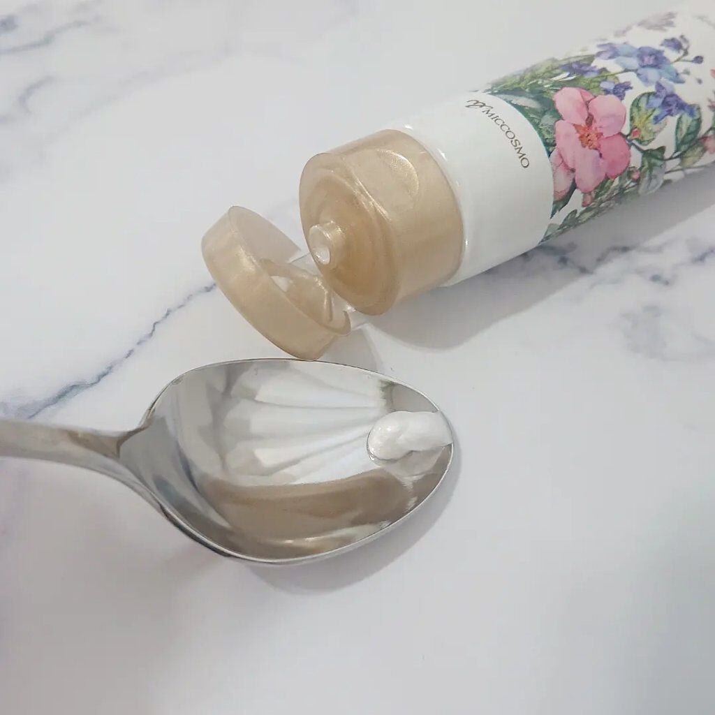 sparkle_sounds_vuk3 on LIPS 「ハリーハリー大人のハンドバームをいただきました。デザインが華や..」(5枚目)