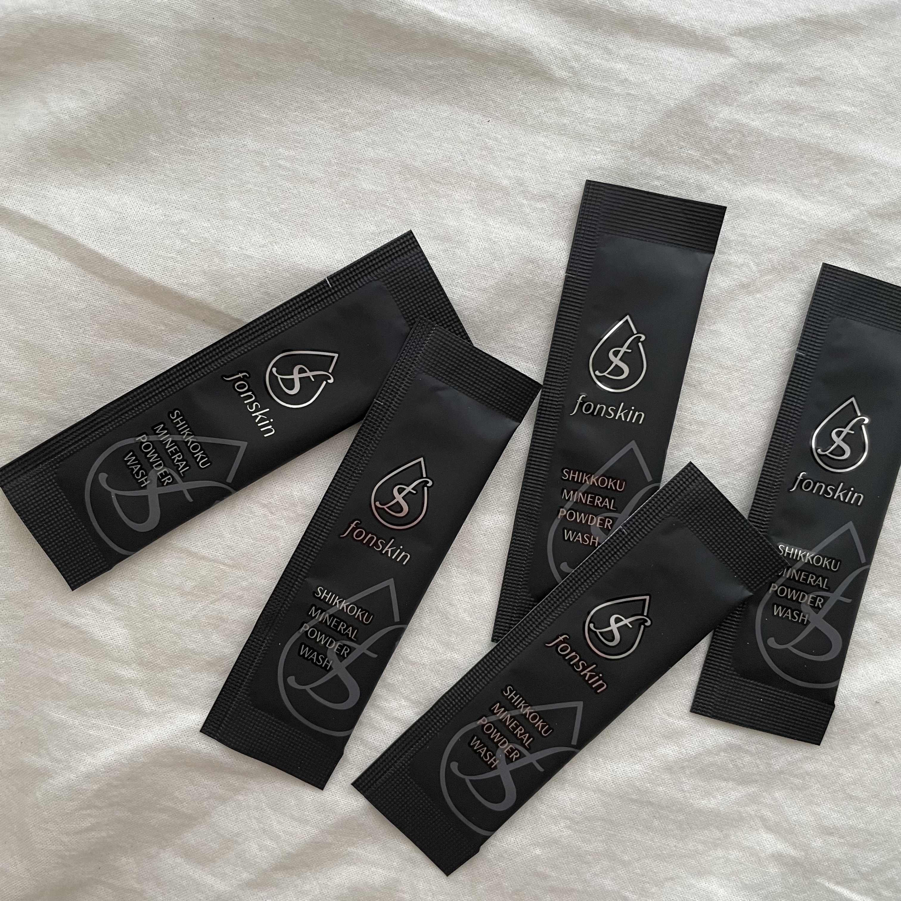 漆黒ミネラルパウダーウォッシュ/fonskin/洗顔パウダーを使ったクチコミ（2枚目）