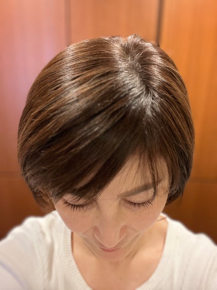 ルルドマリア on LIPS 「髪の毛の分け目の白髪が気になる人へ朗報です白髪染めしたばかりは..」(4枚目)