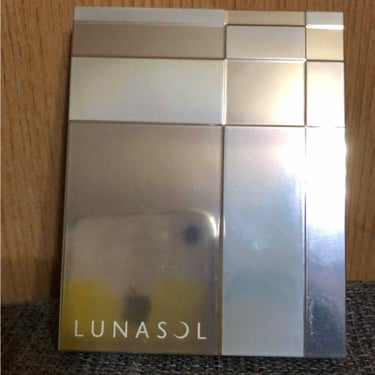 コントラスティングカラーアイズ/LUNASOL/パウダーアイシャドウを使ったクチコミ（1枚目）