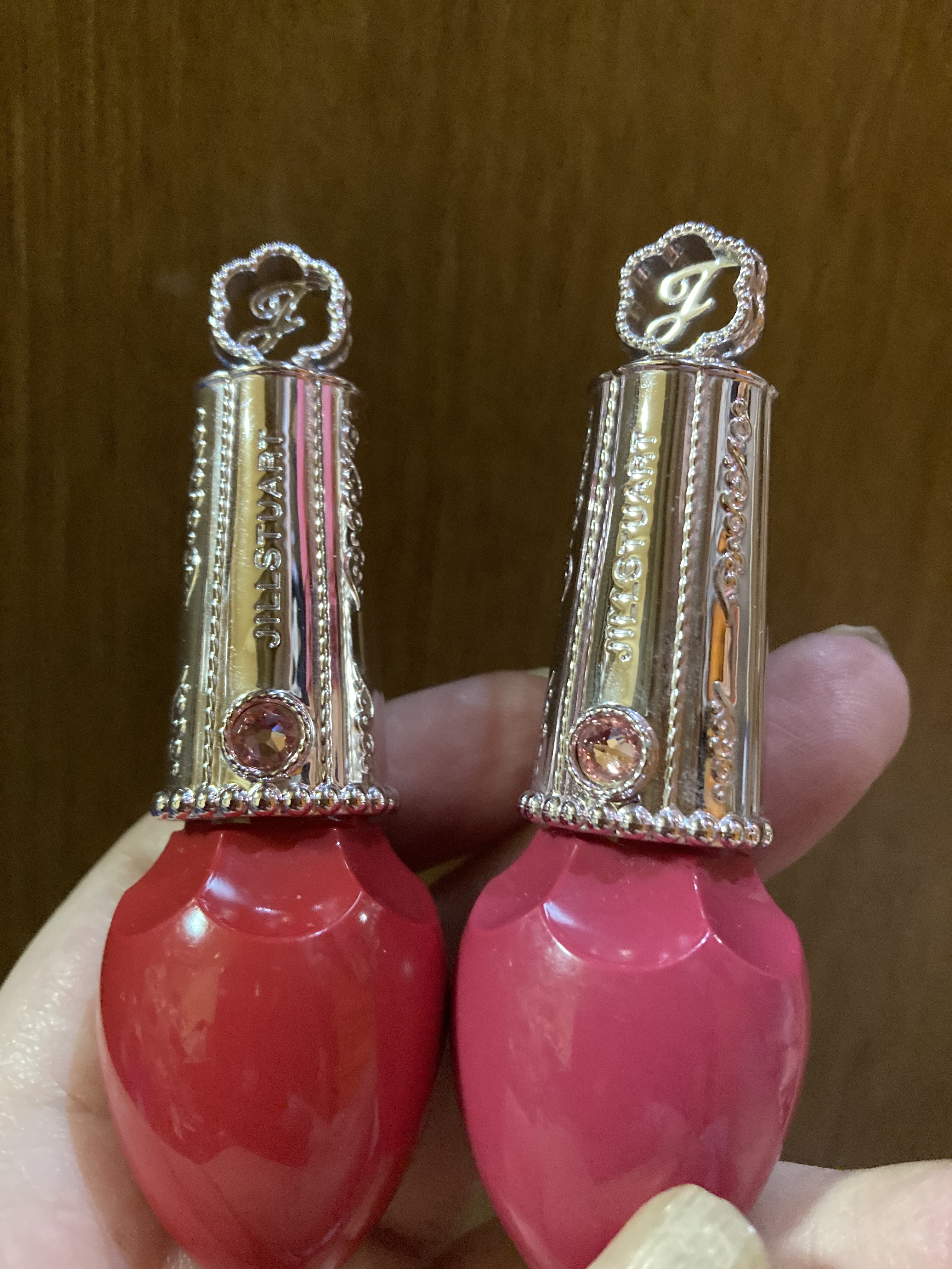 フォーエヴァージューシー オイルルージュ ティント 04 ruby cassis/JILL STUART/リップティントを使ったクチコミ（1枚目）