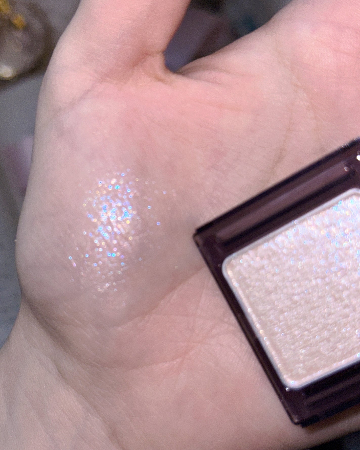 シアー グリッターアイズ/KiSS/単色アイシャドウを使ったクチコミ(5枚目)