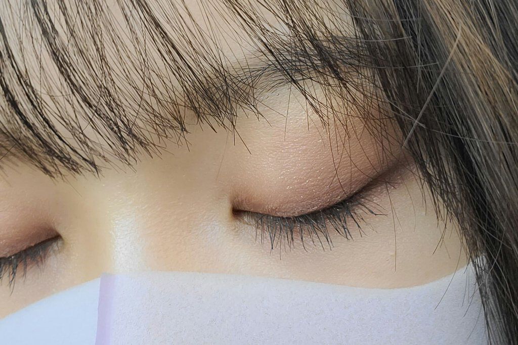 リアル クリスマスデート メイク♡

当日の朝ですが、参考になれば幸いです❁
→の後は代替え商品です！

🎄ベース
・顔の中心：JILL STUART　イルミネイティング セラムプライマー　02aurora lavender
→艶感や透明