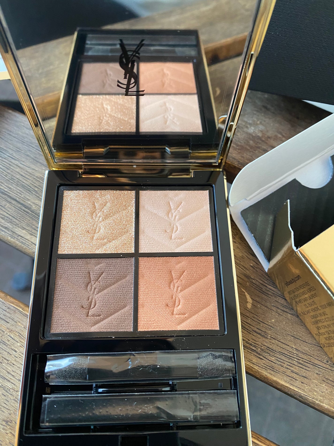 クチュール ミニ クラッチ/YVES SAINT LAURENT BEAUTE/アイシャドウパレットを使ったクチコミ(1枚目)