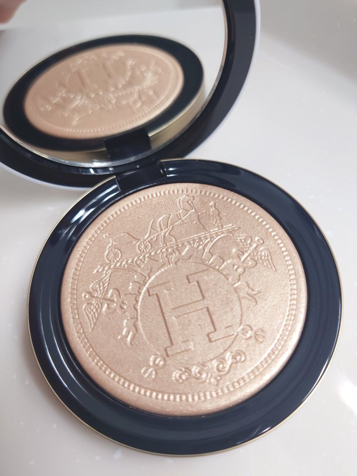 プードル オルフェーヴル フェイス&アイ イルミネイティングパウダー/エルメス/プレストパウダーを使ったクチコミ(1枚目)