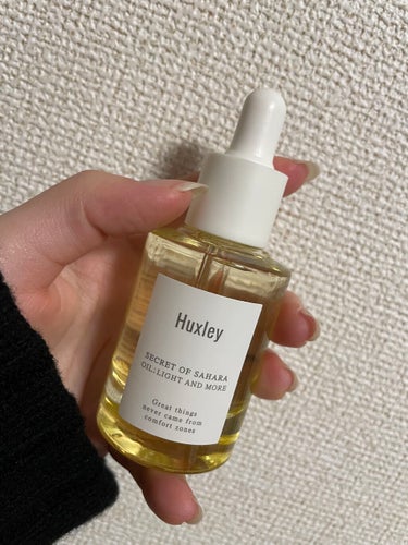 Huxleyのオイル；ライトアンドモアをいただきました💓


軽やかな質感でありながら高保湿を実現したフェイシャルオイル。 たっぷりの美容成分が潤いのバリアを強化し、ハリと潤いを与え、弾力のある肌へ導きます。(公式より)

匂いは好みの分かれる感じかなぁと思います😊
保湿力が高そうで期待してましたが部分乾燥してパリパリになってしまう私の肌はそんなに潤いませんでした😢

これが原因かはわからないけれど使い始めてニキビが😭
また肌が落ち着いたら使おうかなと思います😶‍🌫️

#huxley #オイルライトアンドモア
#提供_lips #提供_ハクスリー
の画像 その1