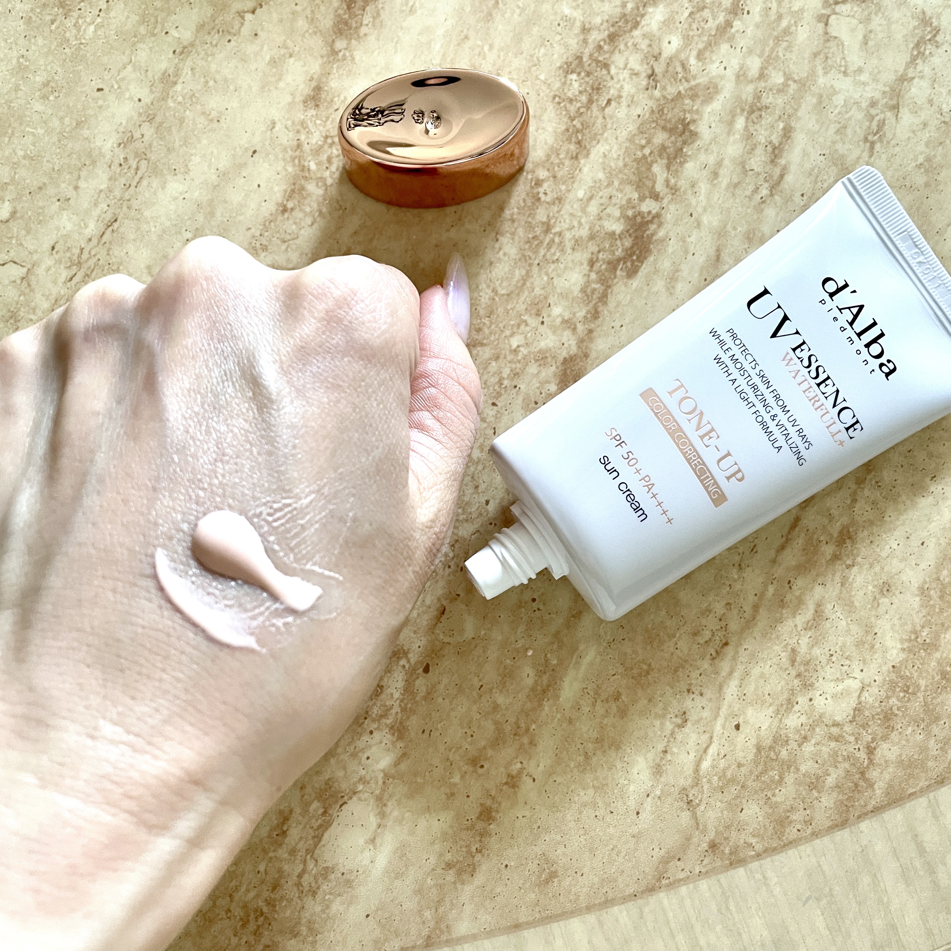 ウォータフルトーンアップサンクリーム/ダルバ/日焼け止めクリームを使ったクチコミ（2枚目）