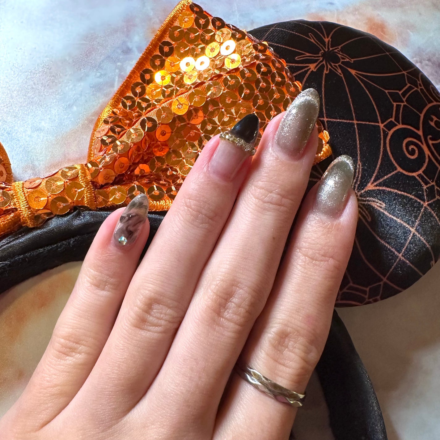 Lucy on LIPS 「ハロウィンディズニーネイル🎃🖤今年のこのカチューシャ可愛すぎた..」(2枚目)