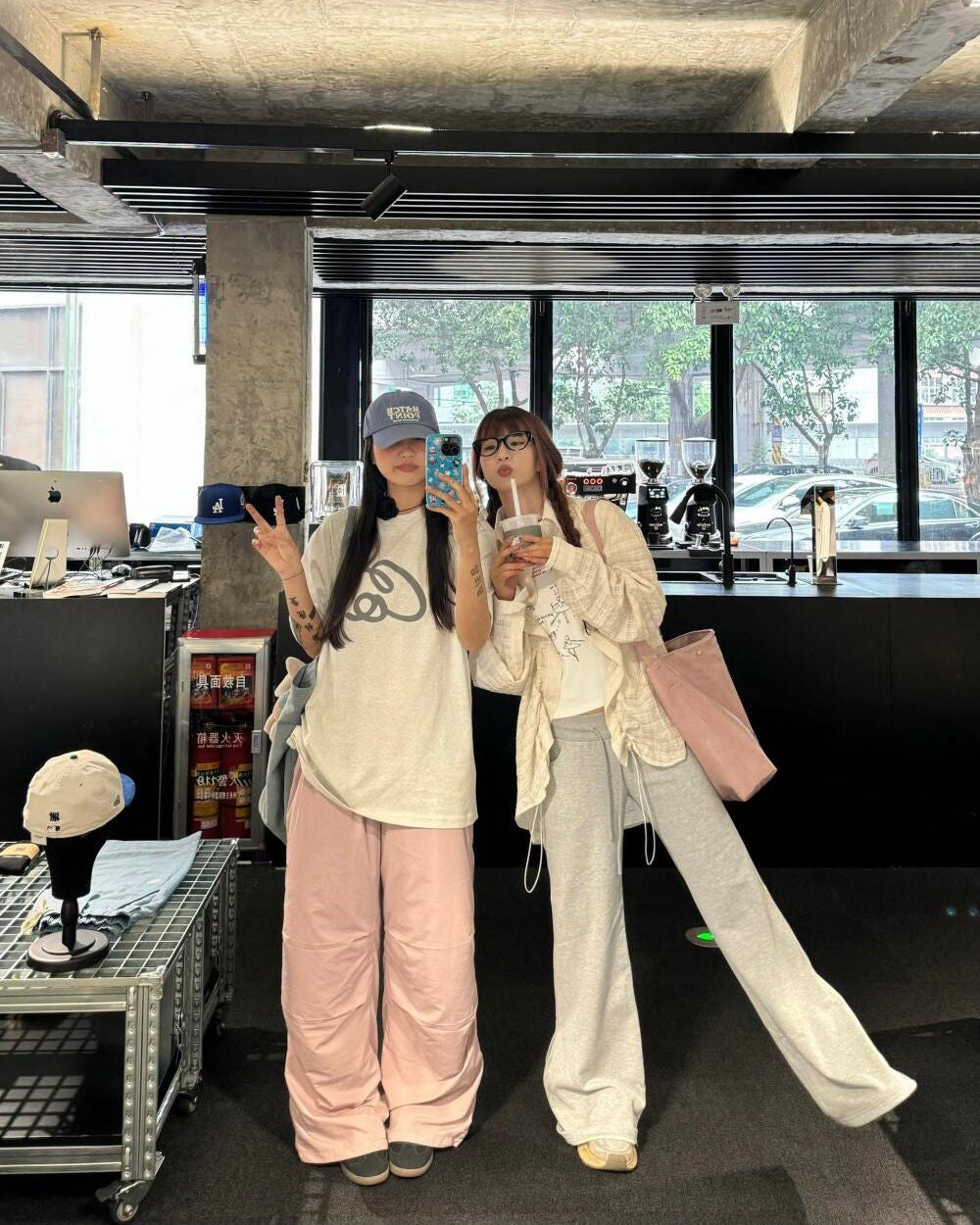 ひとみ on LIPS 「即座に応える友情はとても幸せです#コーデ#韓国雑貨#韓国ファッ..」(1枚目)