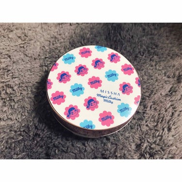 ⭐️MISSHA クッションベース(ミルキー)⭐️
.
.
買ってからだいぶ時間が過ぎ
かなり時代遅れかもしれませんが、、
今回はこの商品をレビューしていきたいと思います！
.
.
.
パッケージ［★★