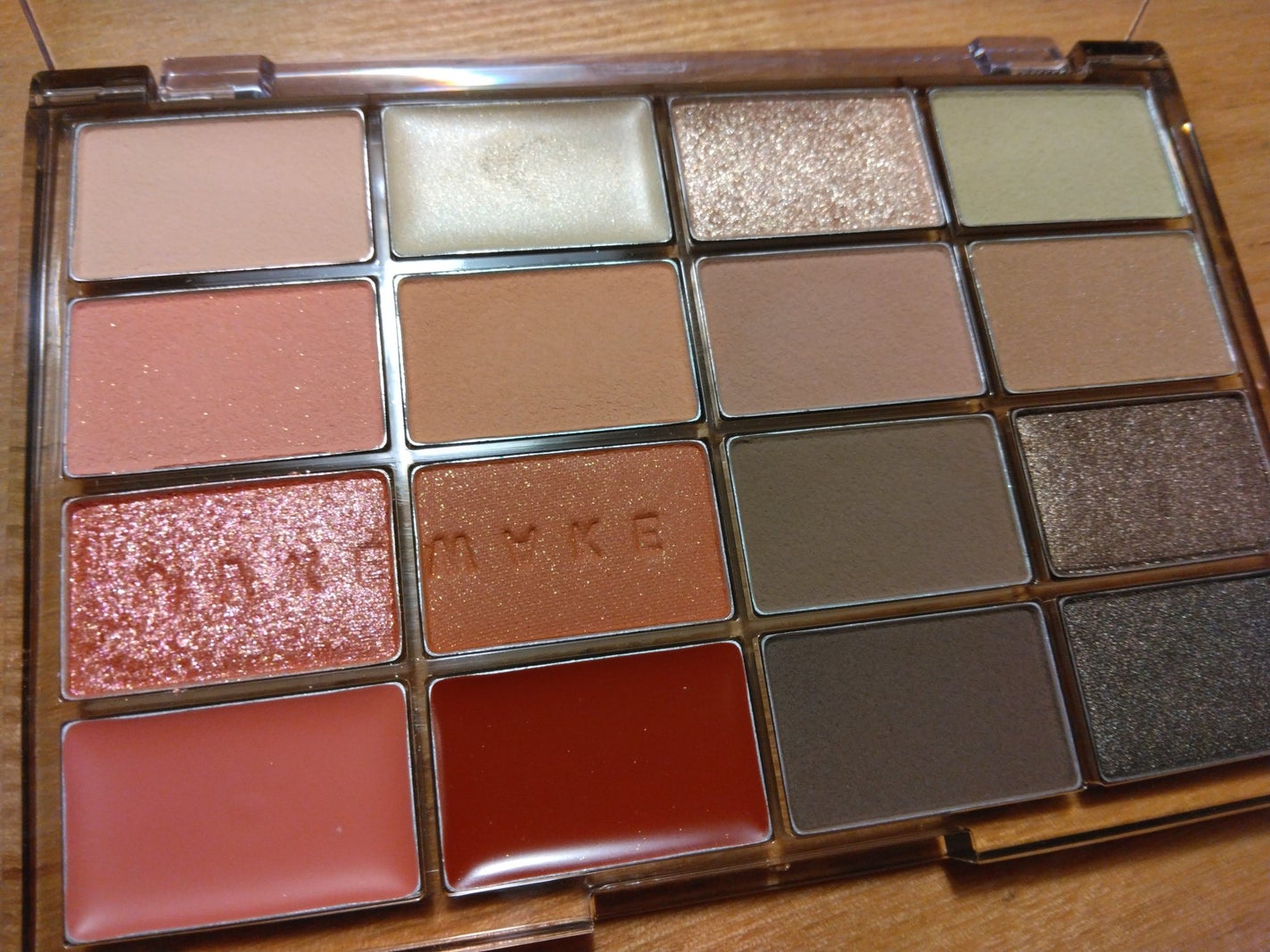 ソフトブラーリングアイパレット/wakemake/アイシャドウパレットを使ったクチコミ(2枚目)