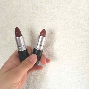 MAC リップスティック
トープ、パラマウント🍃


ブラウンのリップが欲しくてこの2色を買いました👍🏻

私は、実際に唇に塗ると見た目より少しブラウンに発色しました！

トープはベージュオレンジっぽい