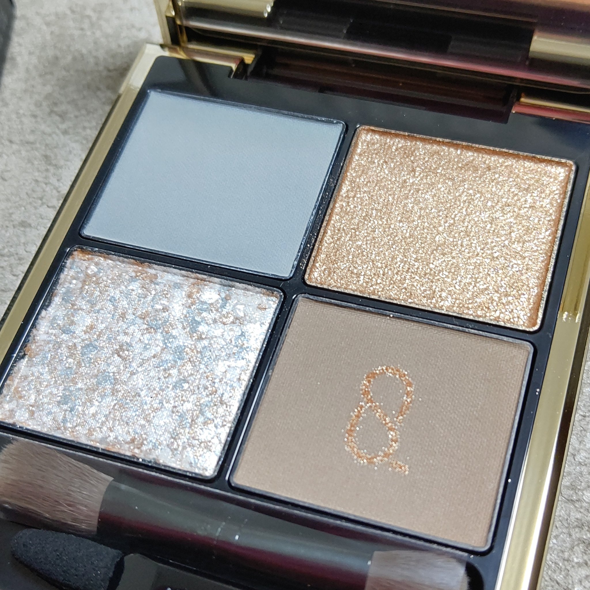 シグニチャー カラー アイズ 135 日向織 - HINATAORI/SUQQU/アイシャドウパレットを使ったクチコミ（2枚目）