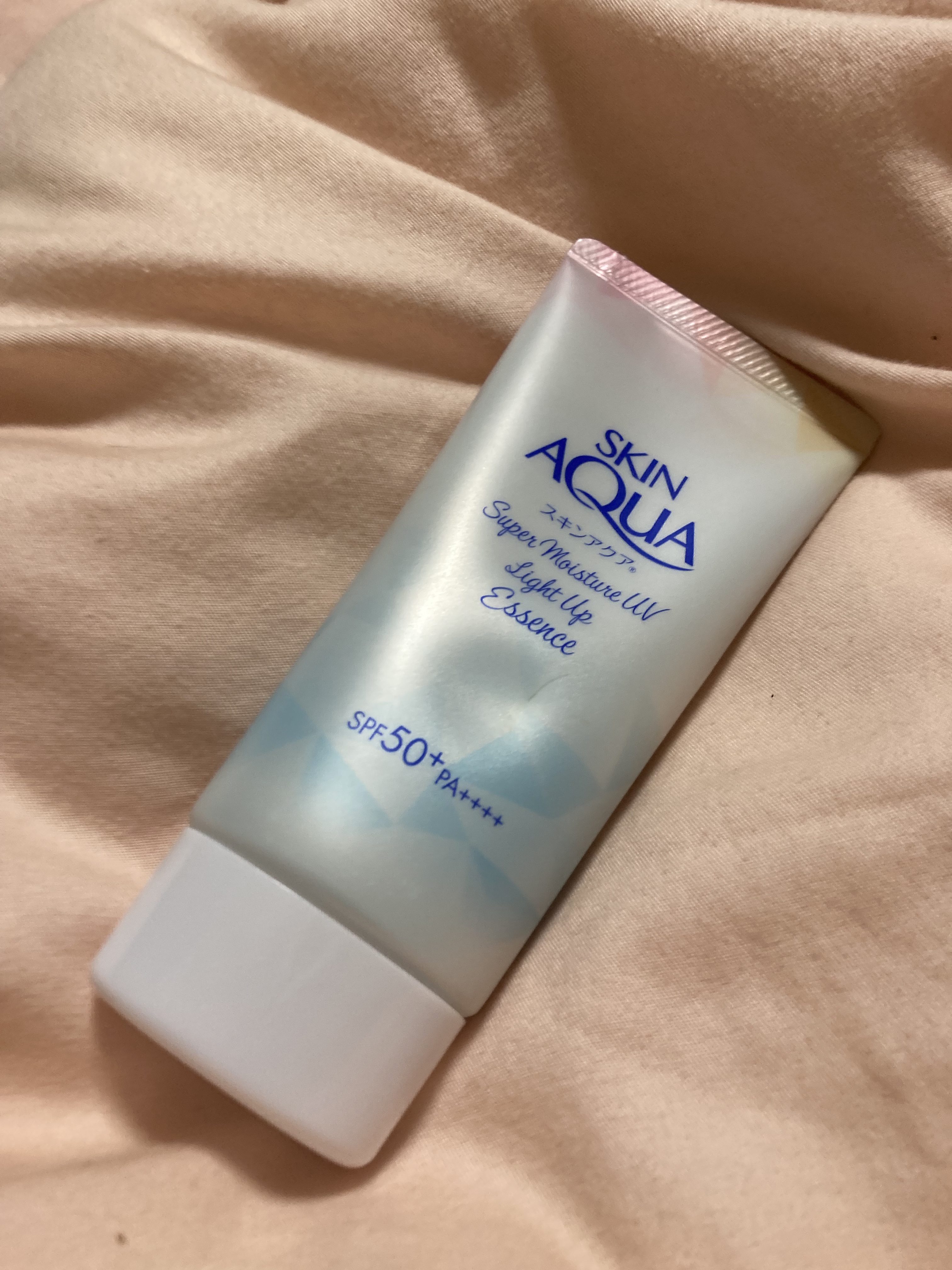 スキンアクア スーパーモイスチャーUVライトアップエッセンスのクチコミ「スキンアクア スーパーモイスチャーUV ライトアップエッセンス

自然にトーンアップして、肌を.....」（1枚目）