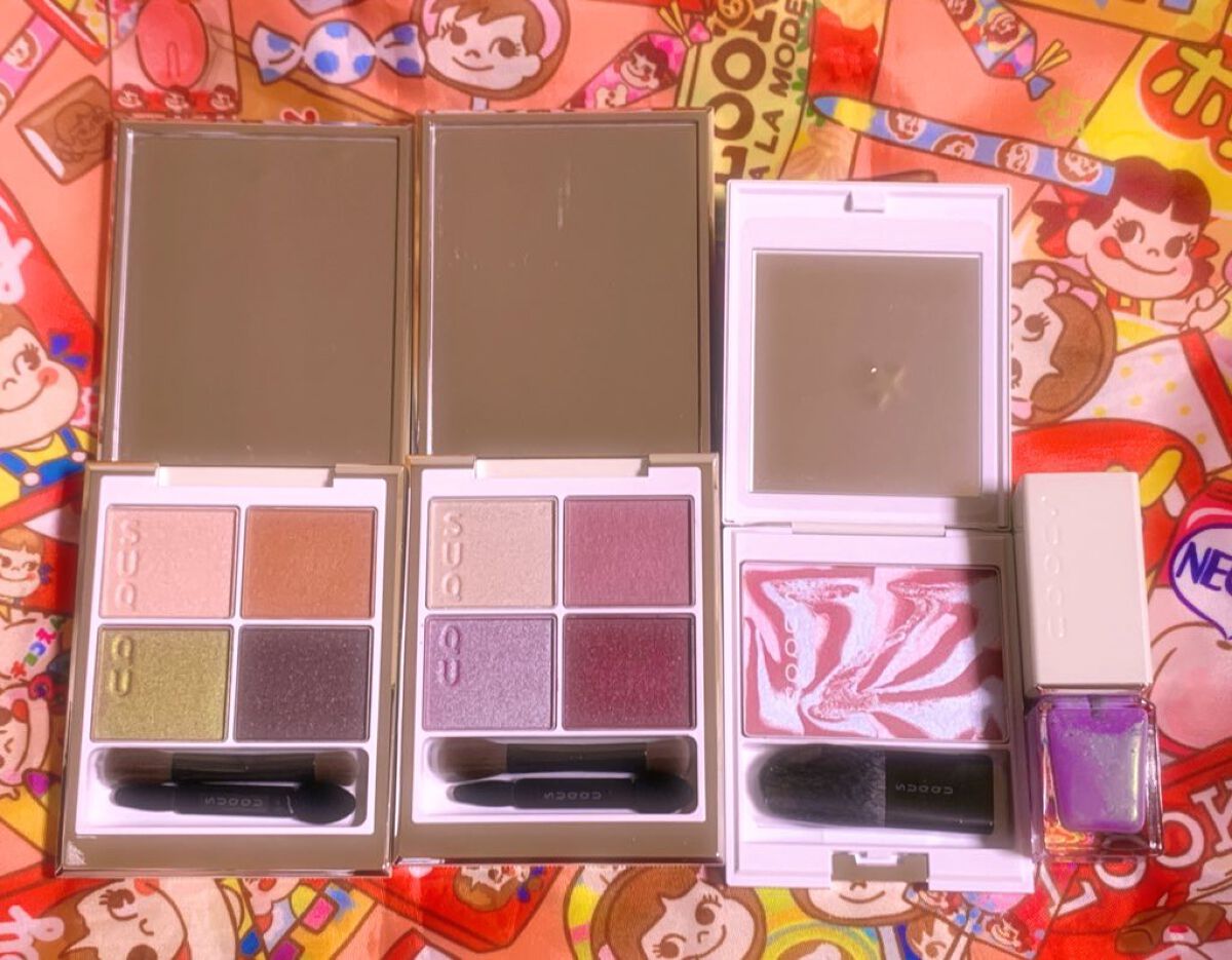 SUQQU購入品
アイシャドウ2つとチークは予約出来た分を購入
ネイルはラスト2個位だったみたいで私とその後にいた人で売り切れです！ってなってて買えてよかった
足綺麗じゃないんで見苦しいんですけど
早速フットネイルに使いました
藤色にグリー