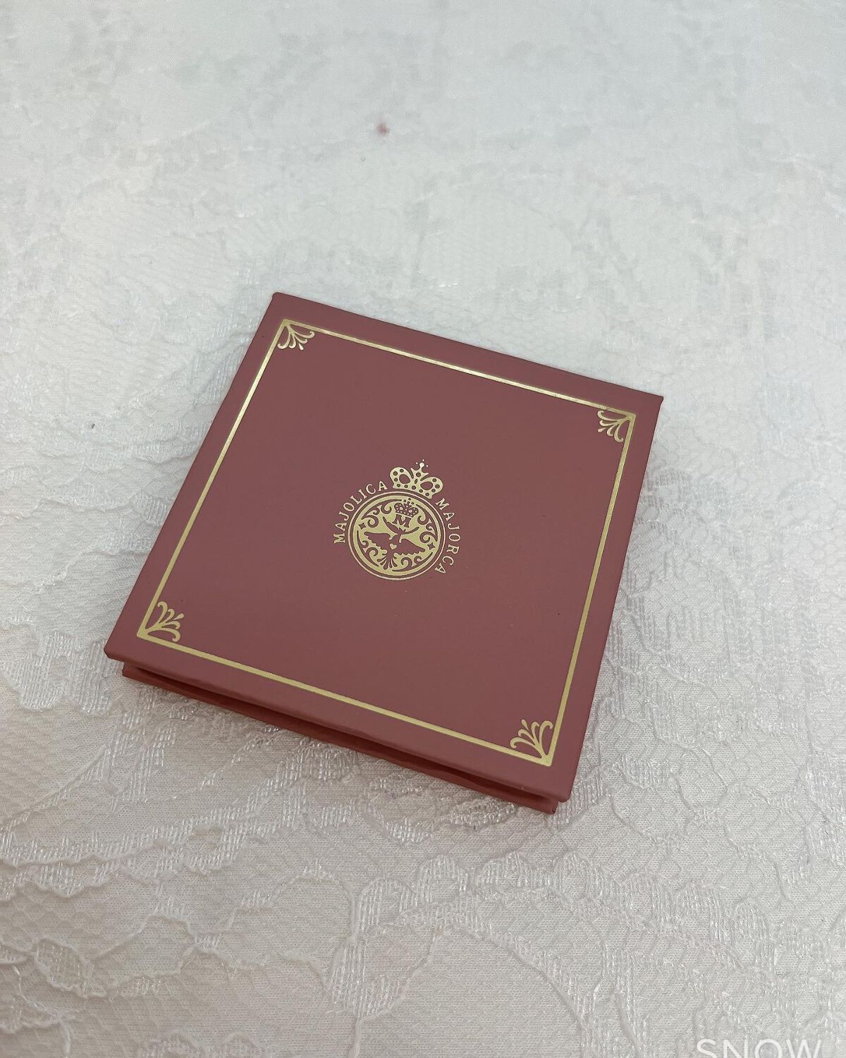 Tomoko/見えない世界から届ける“儚げ透明感メイク“ on LIPS 「マジョマジョの新作アイシャドー「シャドーフラッシュ」がかわいす..」(1枚目)