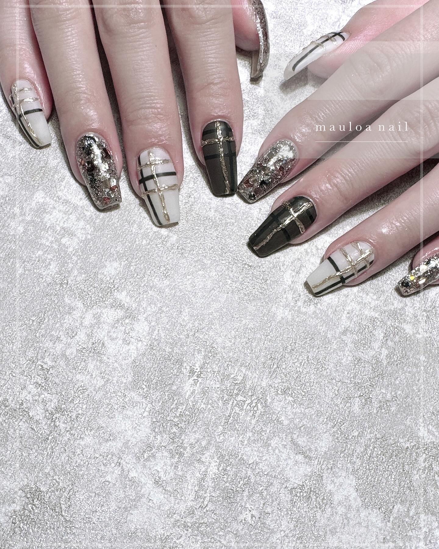 #フレンチネイル,#ネイル,#アートネイル,#パールネイル,#リングネイル,#フレンチネイル,#ブラックネイル,#グリッターネイル,#ミラーネイル,#手書きアートネイル,#ミラーアートネイル,#パーツネイル,#冬ネイル,#チェックネイル,#秋ネイル,#天王寺ネイル,#チェック柄ネイルのネイルデザイン