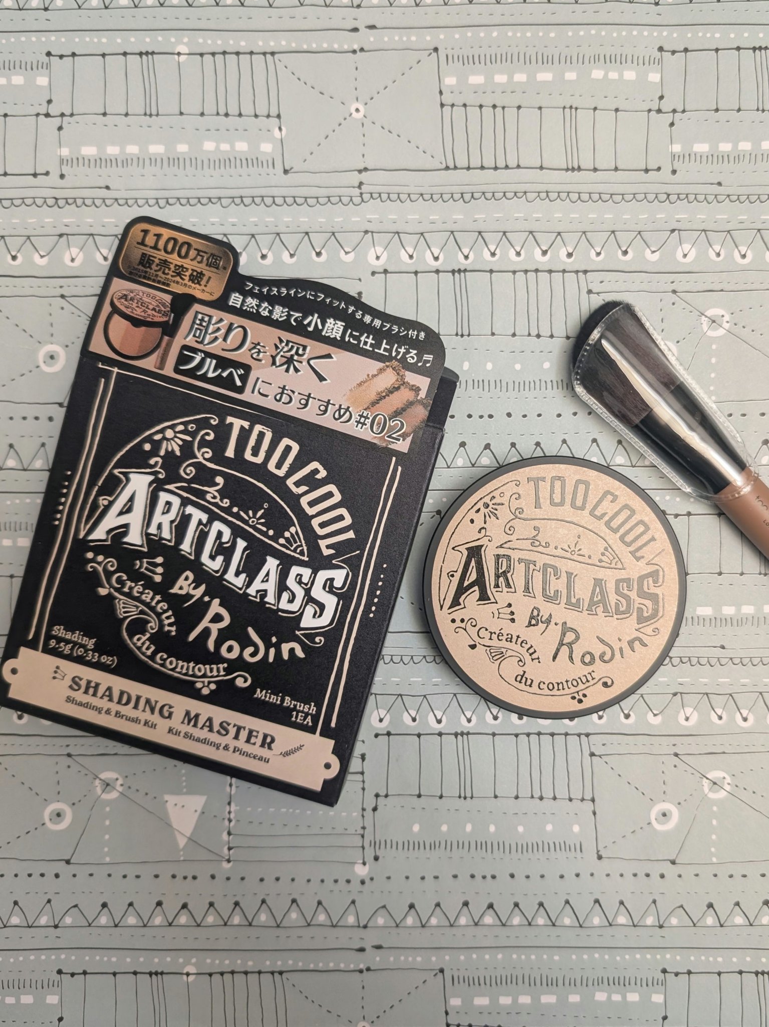 too cool for school
アートクラスバイロダンシェーディング モダン

初心者でもとても使いやすくて、ナチュラルに陰影や立体感を作れます♪

3色入りなので混ぜて自分好みのカラーにできるのが嬉しい！

高発色だけど肌なじみの