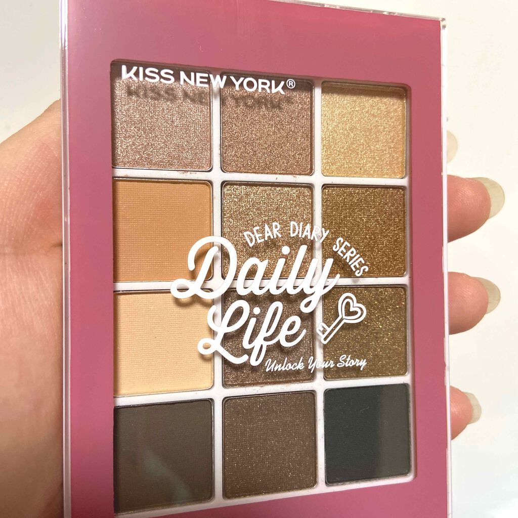 あーちゃん on LIPS 「これもドンキーホーテで500円で売ってました!12色入っていて..」(1枚目)