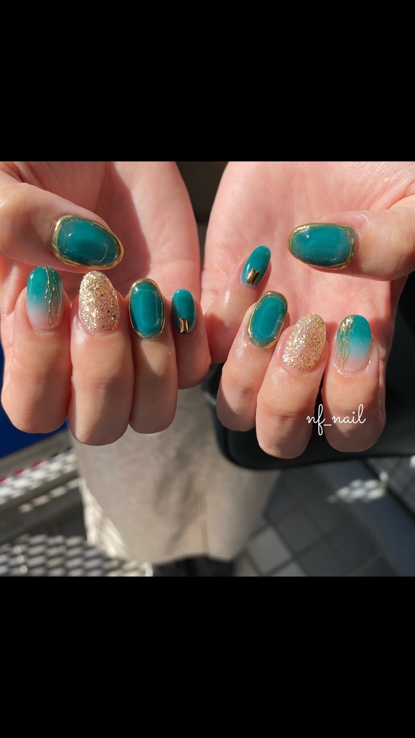 #ネイル,#ジェルネイル,#ニュアンスネイル,#キラキラネイル,#大人ネイル,#春ネイル,#宝石ネイル,#宝石カットネイル,#エメラルドネイル,#グリーンネイル,#ブルーグリーンネイル,#ゴールドネイル,#ミラーネイルのネイルデザイン