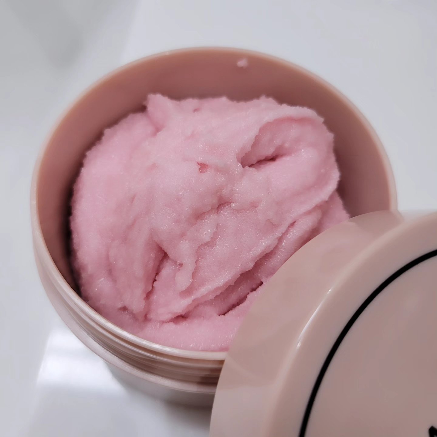 Q+Me スウィート ボム タラソ スクラブ 360g/AGARISM/バストケア・ヒップケアを使ったクチコミ（3枚目）