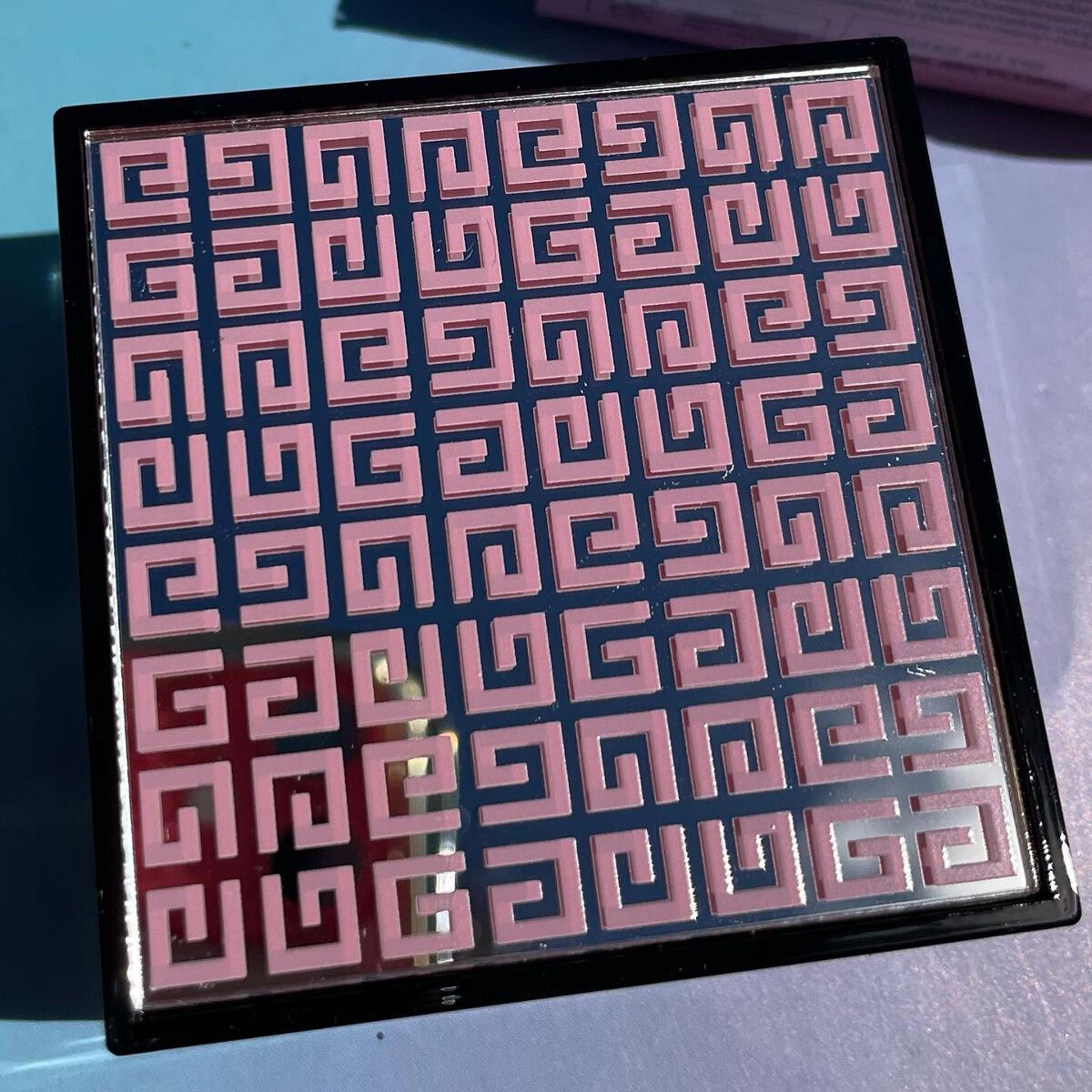 プリズム・リーブル・ハイライター（フォール コレクション 2022）/GIVENCHY/パウダーハイライトを使ったクチコミ（2枚目）