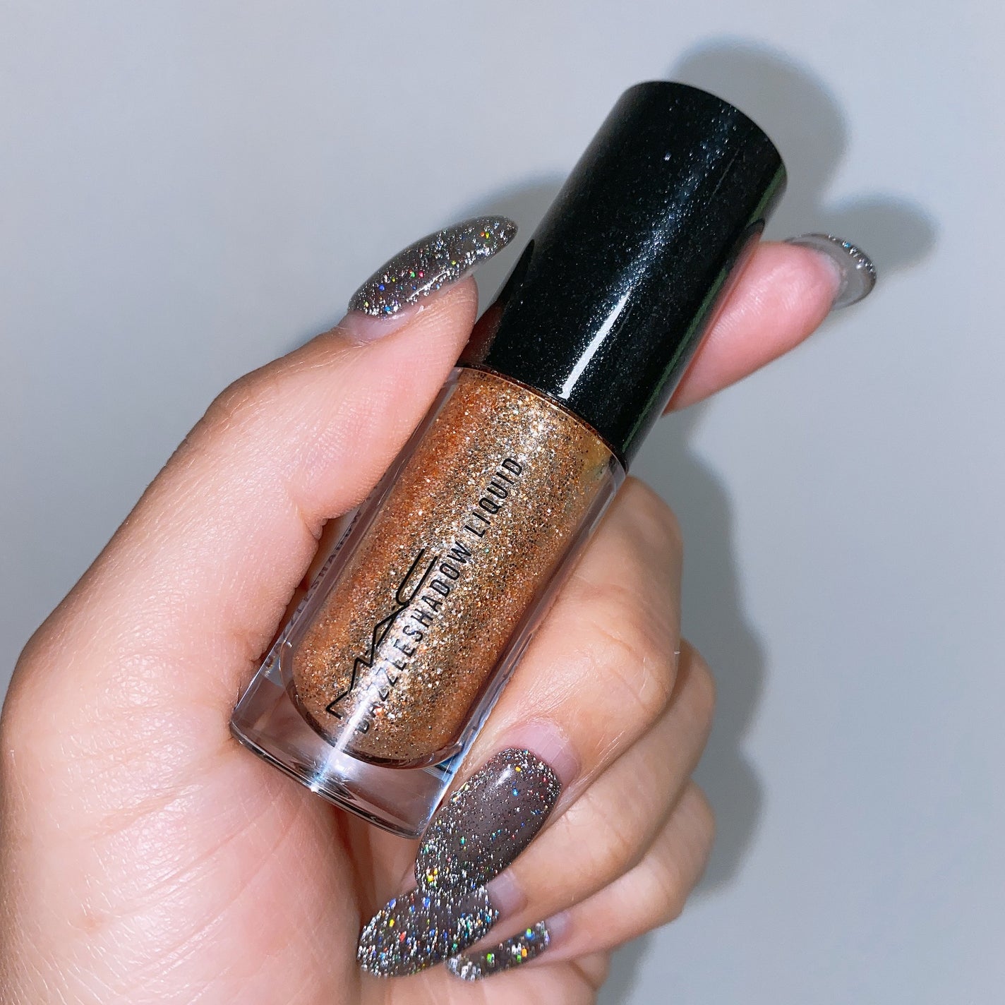 ダズルシャドウ リキッド/M・A・C/リキッドアイシャドウを使ったクチコミ(4枚目)