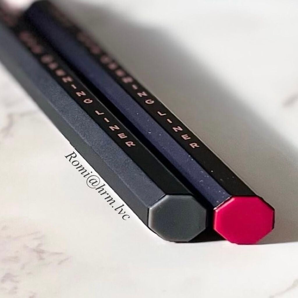 7 SHADES OF BLACK/UZU BY FLOWFUSHI/リキッドアイライナーを使ったクチコミ(4枚目)