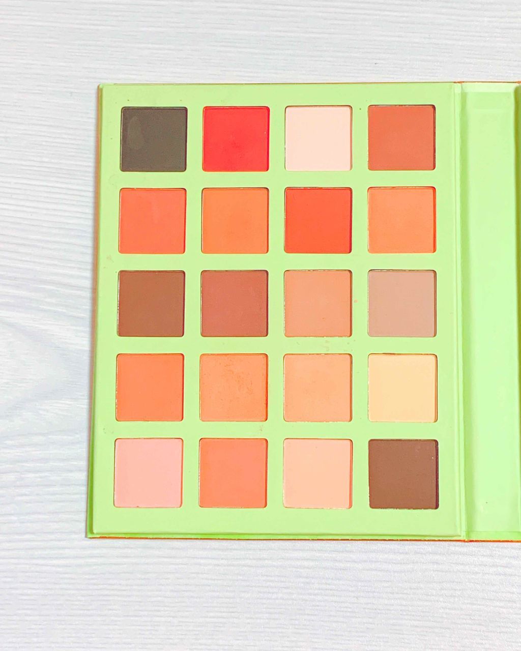 アルティメットビューティーキット 5th Edition/pixi beauty/アイシャドウパレットを使ったクチコミ(2枚目)