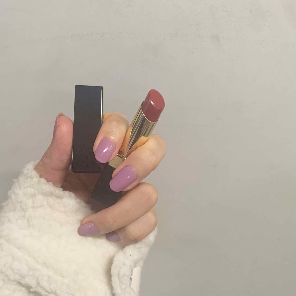 excel(エクセル)のグレイズバームリップ
カラーは06のショコラベリー🍓

ほんのりブラウンを感じる、深みのある赤リップ。
イエベブルベに関わらず使えるアイテム♡
ブラウンメイクだけじゃなくて、ピンクメイクとかにも使えそうでヘビロテ確