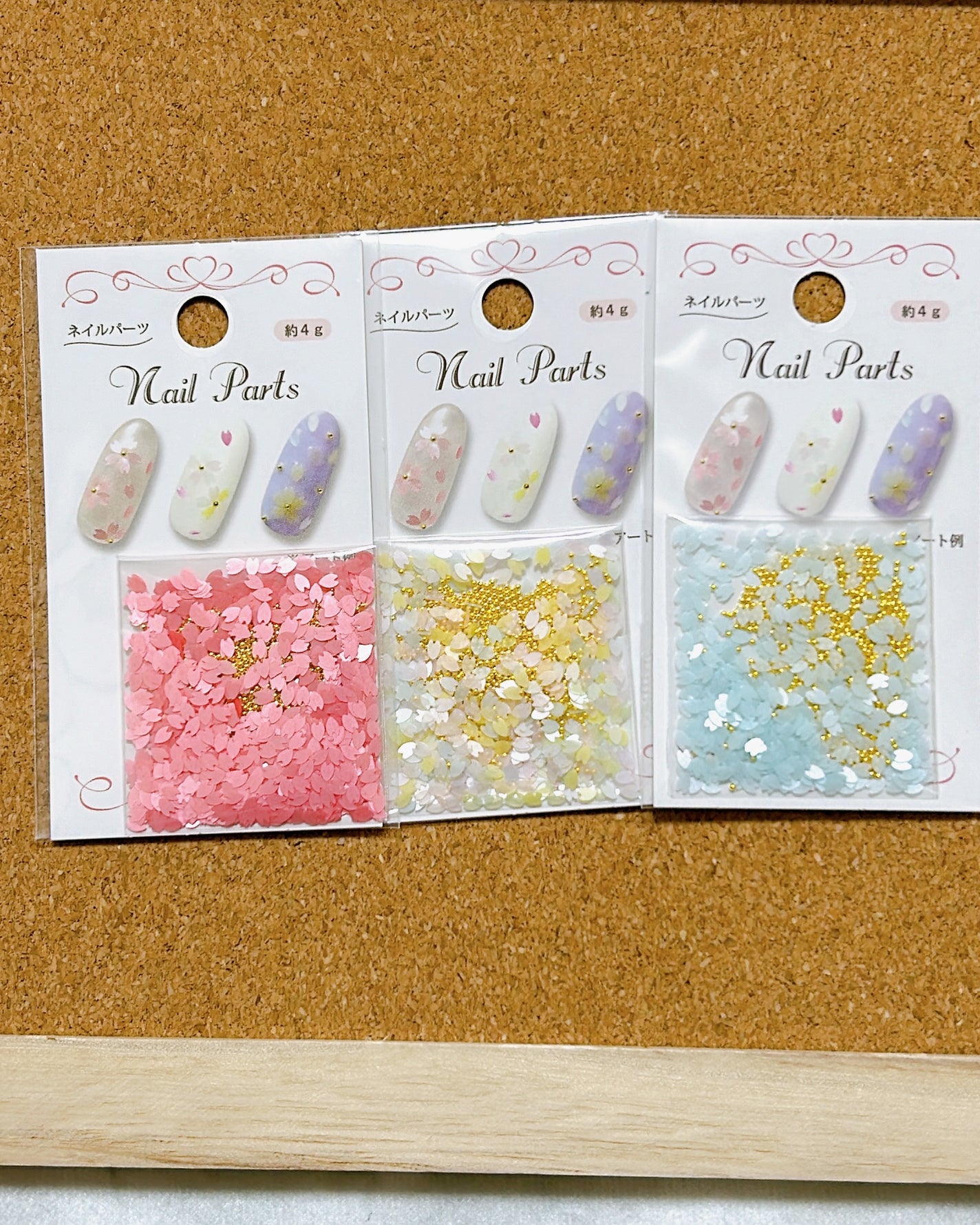 nail_c_tip フォロバ on LIPS 「前回紹介したセリアさんの桜ホロの色違いバージョンになります🌸✂..」(2枚目)