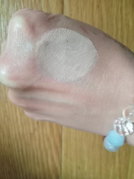 HAKU 薬用 美白美容液ファンデのクチコミ「美白美容液ファンデと言うだけあります。
少量でも伸びかよく、肌が乾燥しない!
潤う感じがします.....」(2枚目)