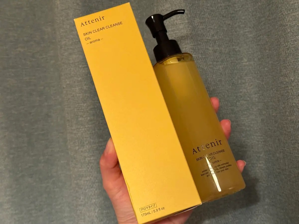 アテニア様から商品提供を頂きました🥰
✅ スキンクリア クレンズ オイル （レギュラーボトル）アロマタイプ
柑橘系の香りがお気に入り🍋
手が濡れていても使えて機能性高め👍
摩擦レスの弾力オイルで使い心地◎
リニューアルで更にメイク落ち