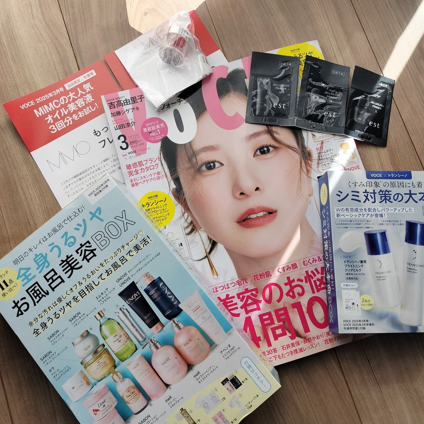 雪菜 on LIPS 「\2025年1月22日発売/VOCE3月号は美容のお悩み104..」(1枚目)