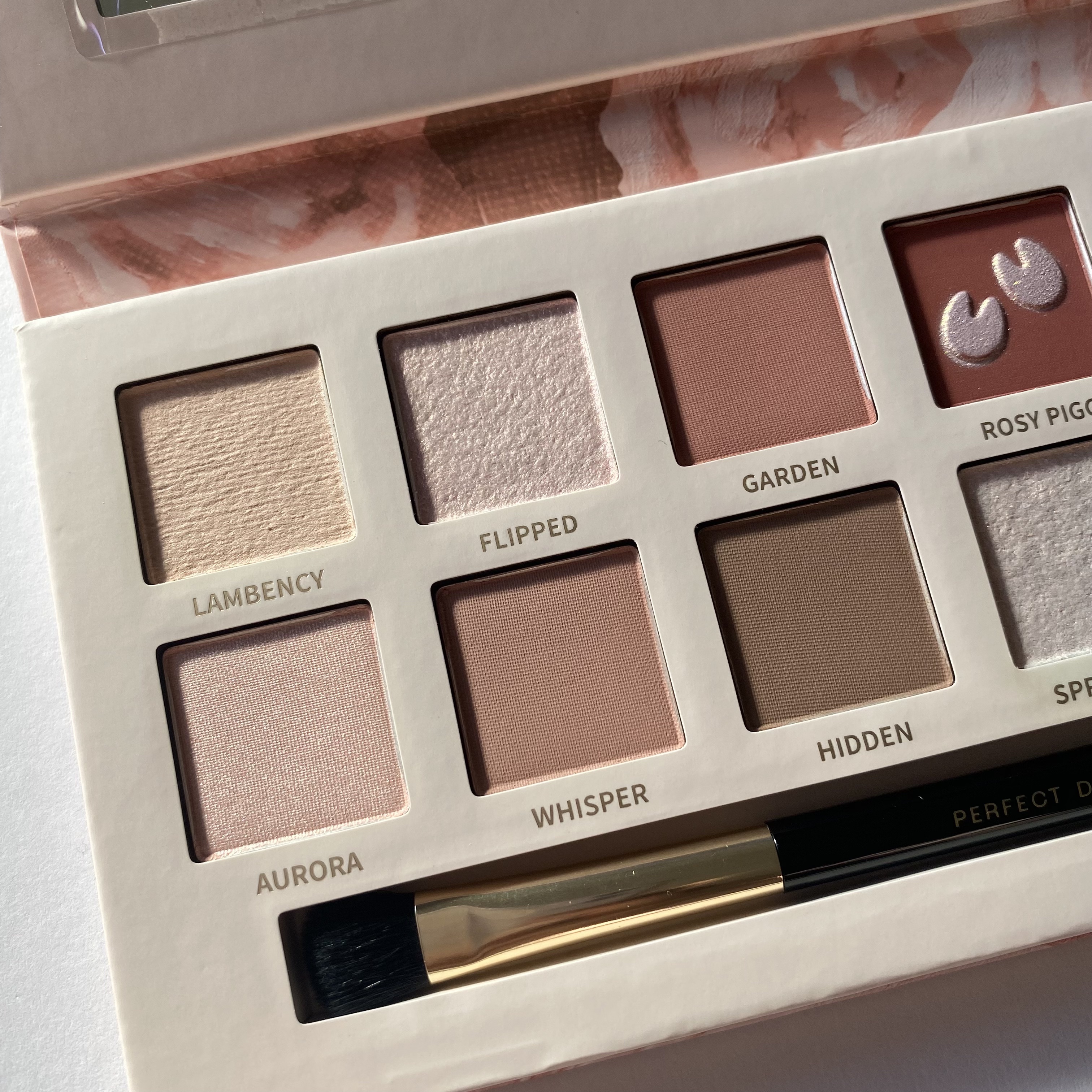 2023年冬新作アイシャドウパレット】エクスプローラ12色 動物アイ