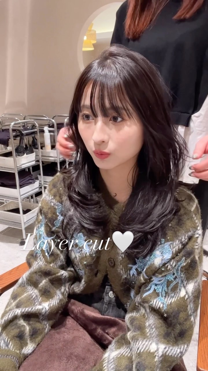 ロンちゃん🩵
地毛風な透明感あるカラーに🩵

5センチきって
レイヤーをたくさん入れました☺️💓💓
可愛い！
いつもありがとうございます😊
#レイヤーカット