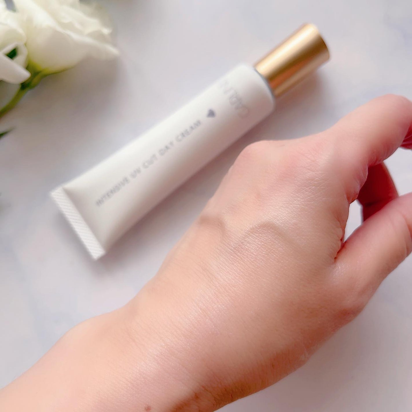 yocco on LIPS 「暑い毎日が続き紫外線が強いこの季節に必須の日焼け止めクリーム☀..」(5枚目)