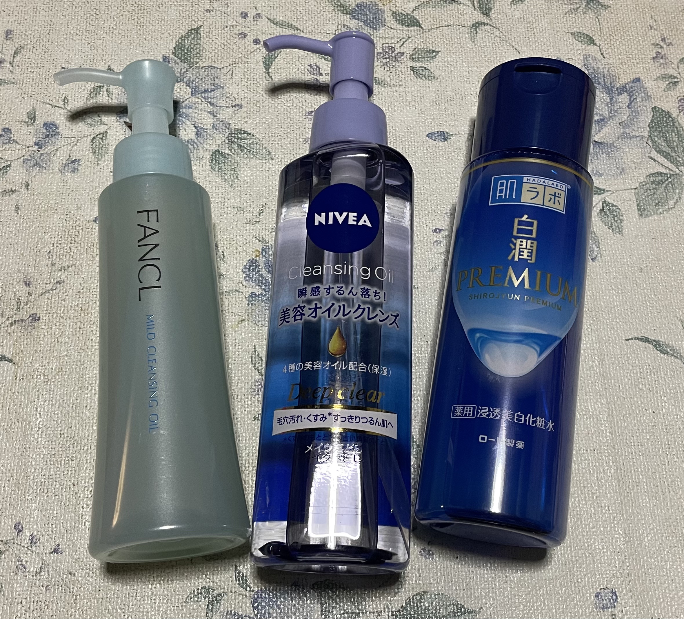 LIPS購入品メモ（自分用）

前に買ったクレンジングと化粧水レビューし忘れてたので投稿。

★ニベア クレンジングオイル ディープクリア
1本使いきり。
メイク落ちるけど洗い流した後のしっとり？ぬめぬめ？感が好みじゃないのでリピなし💦
