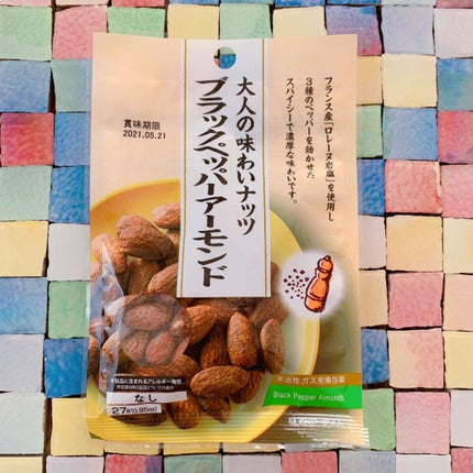 DAISO 大人の味わいナッツのクチコミ「💄おつまみ向き♡ピリッと辛いアーモンド💄
DAISO
大人の味わいナッツ
ブラックペッパー.....」(1枚目)