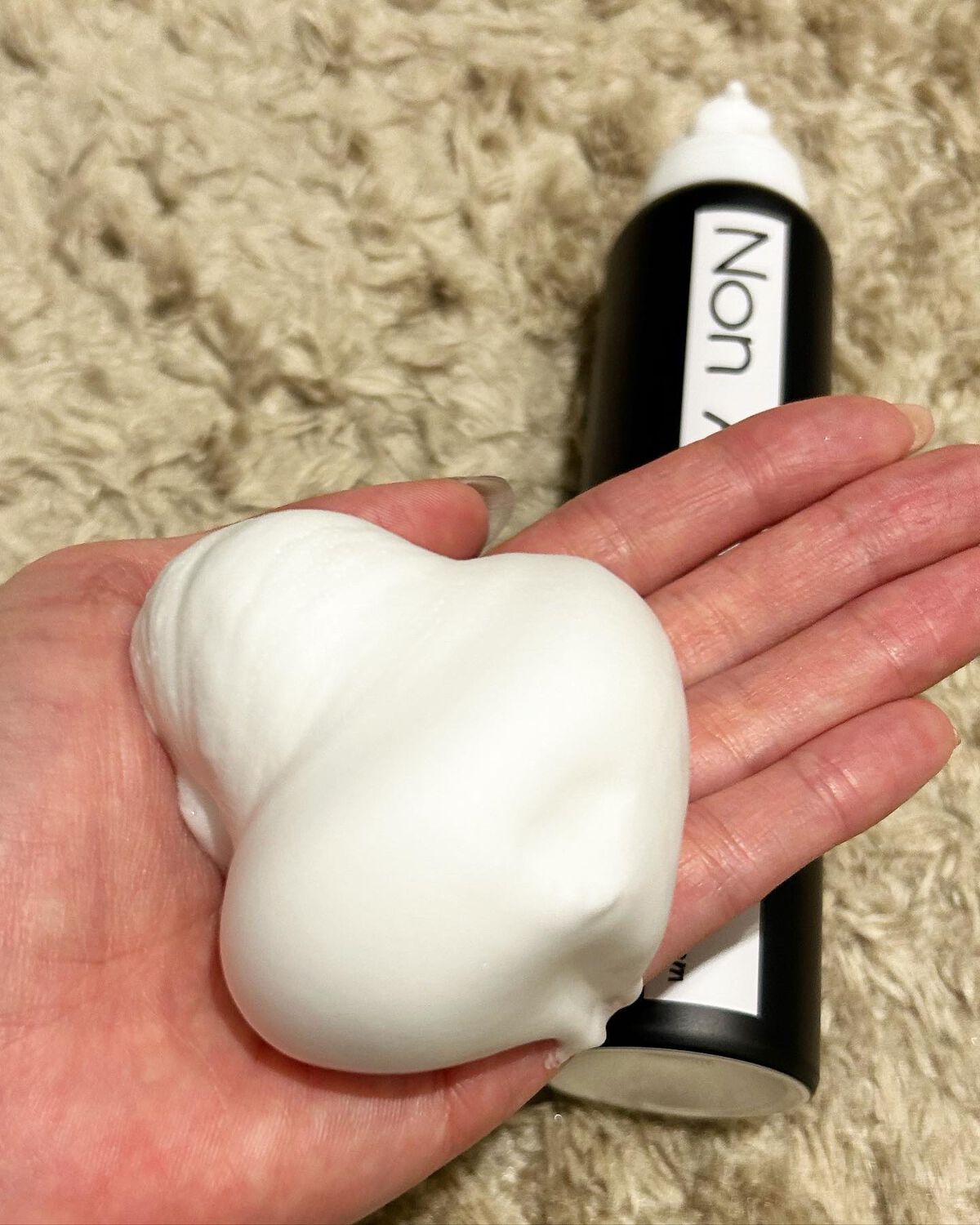 mochi ♡ →フォロバ on LIPS 「ananモテコスメ大賞受賞!1プッシュで濃密泡が出てくる炭酸洗..」(2枚目)