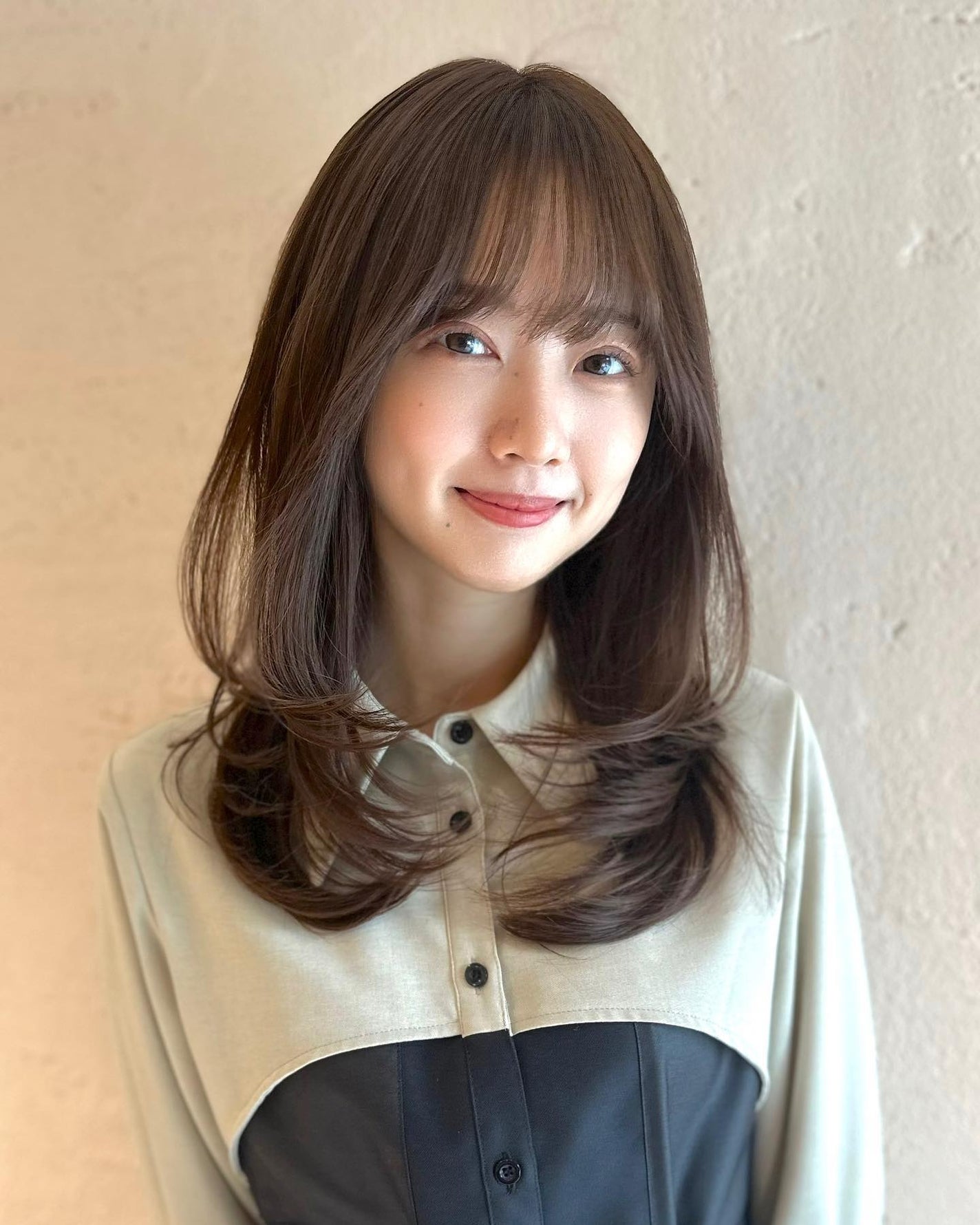 HARUNA on LIPS 「.大人なナチュラルヘア✨.少し🤏低めのレイヤーをワンカールでお..」(5枚目)