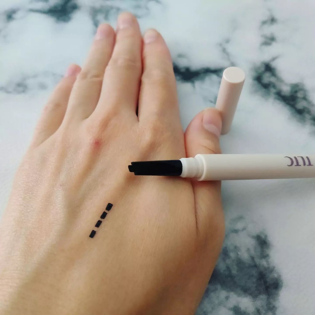 インナーライナー 02 Choco brownie/TLTC/リキッドアイライナーを使ったクチコミ（3枚目）