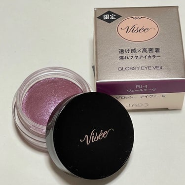 濡れツヤが美しい✨✨ヴィセの限定アイシャドウ✨✨


💜Visée
💜グロッシー アイヴェール
💜PU-4　ヴェールモーヴ


あまり話題になっていないのが不思議なアイシャドウ。


濡れツヤが叶うプチプラアイシャドウです。透け感もあってとっても艶やか。


パウダーでもなくジェルやクリームでもない、不思議な質感。ぴたっと密着してラメ飛びしませんでした。


私が購入したPU-4は青味パープルのカラーで、青ラメ好きさんにお薦めです。アイシャドウの上から重ねても、ベースに仕込んでもつかえる優れもの。


さりげないラメ感がお気に入りポイントです。これ、好き💕💕


他のカラーも買い足そうか悩んでいます。


#Visée
#ブルベ夏
#アイシャドウ
 #期待越えアイテム の画像 その1