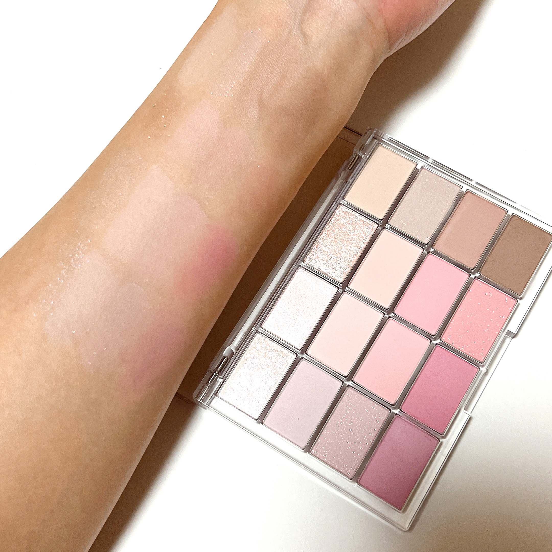 ソフトブラーリングアイパレット 04.コーラルブラーリング/wakemake/アイシャドウパレットを使ったクチコミ（3枚目）