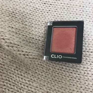 CLIO pro single shadow G06

クリオのアイシャドウは指原さんが総選挙の時に使用していたもので有名ですよね！こちらはその色違いのものです。

私は暖色系のアイシャドウを目に使わな