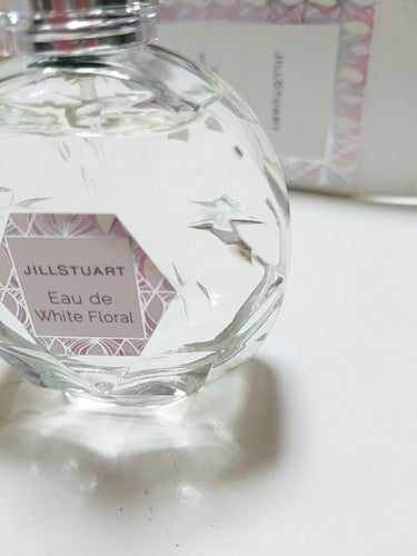 初めての香水！
JILLSTUART オードホワイトフローラル(オードトワレ)50ml

友人がジルの香水(違う種類)を使っていていい香りだったので気になっていて、
BAさんが、
前来たカップルの男性も